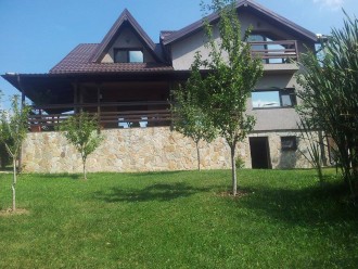 Vila de lux la pret de apartament in statiune balneoclimaterica la 99 km de Bucuresti